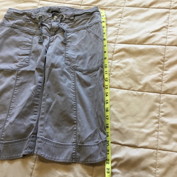 EUC The North Face shorts, size 2 - Picture 5 of 7